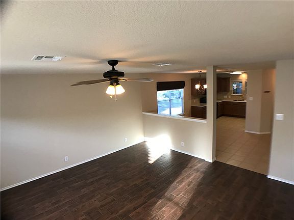 5th image of 520 Rolling Oak Dr
