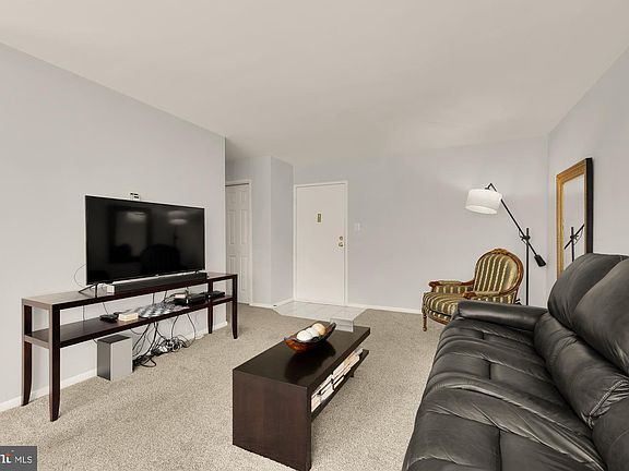 5th image of 4390 Lorcom Ln APT 510