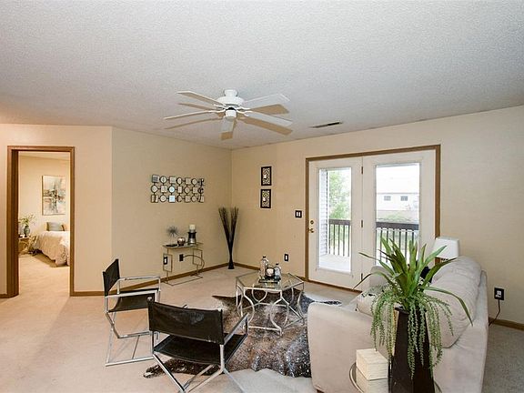 2nd image of 540 Augusta Cir APT 10