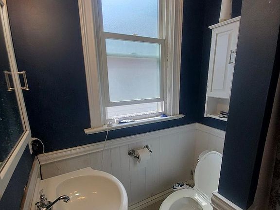 3rd image of 386 Morris Ave