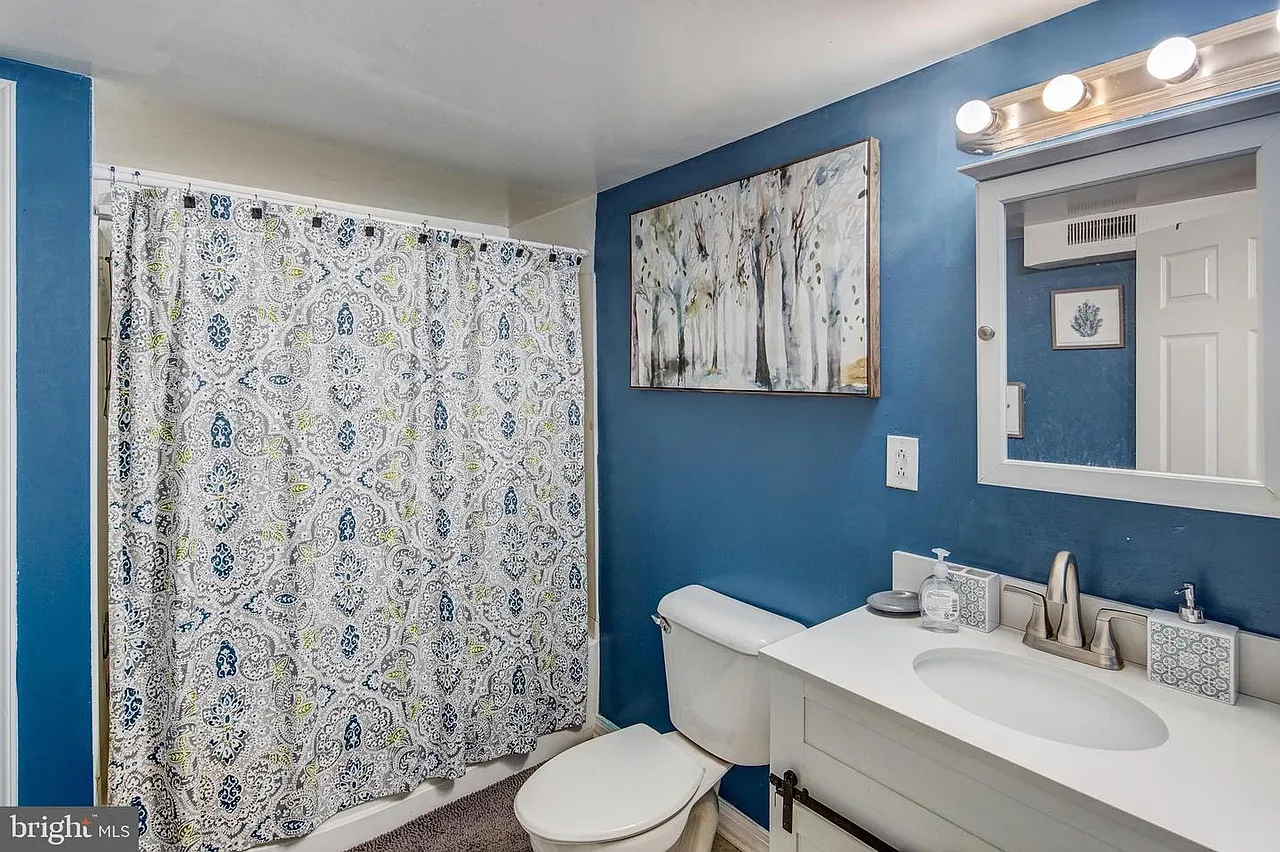 1100 E Sharpnack St — Photo 3
