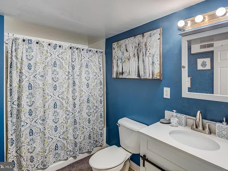1100 E Sharpnack St — Photo 3