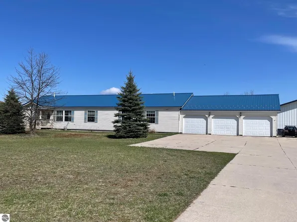 13857 S Armstrong Trl, Empire, MI 49630
