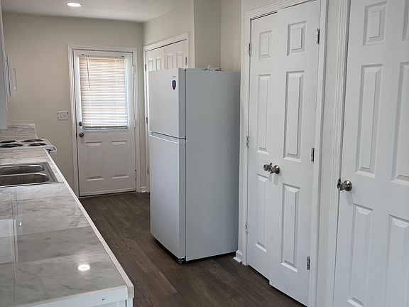 4th image of 1525 Montagne St #C