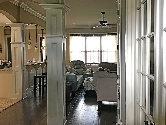 Entry/foyer