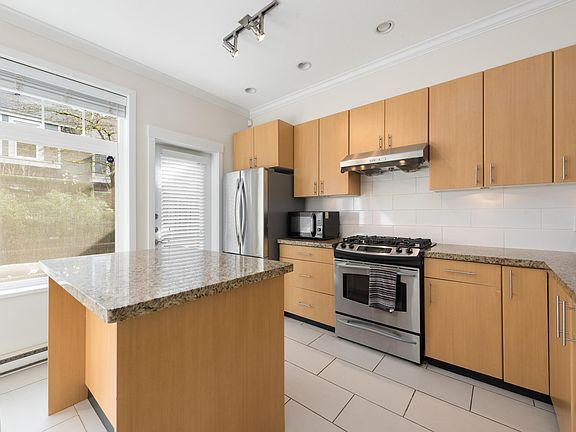 2nd image of 319 W 59th Ave