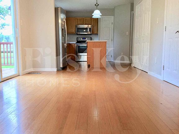 5th image of 744 Thornton Dr