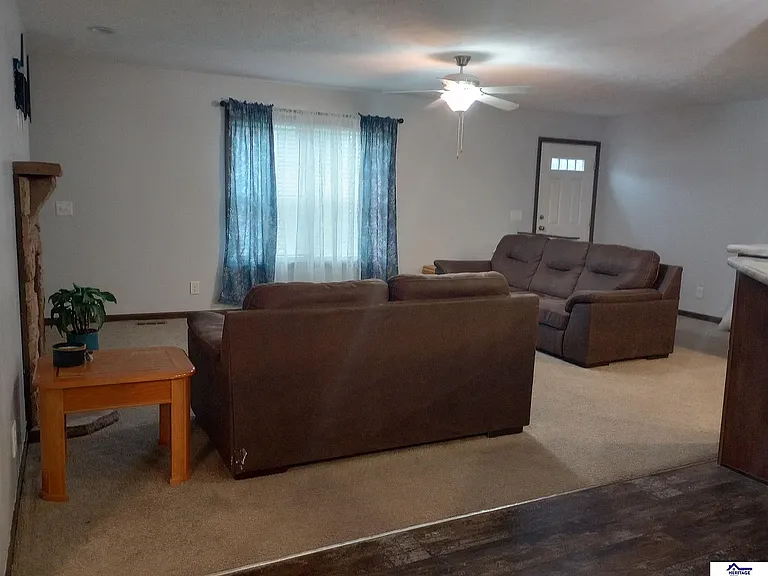 402 S Blackburn Ave — Photo 6