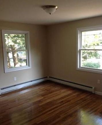 4th image of 30 Greenwood Dr