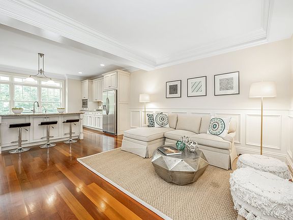 5th image of 40 Oak Ridge St