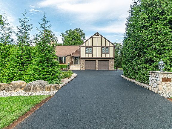 2nd image of 6 Hastings Ln