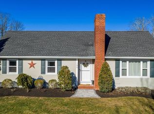199 Quaker Ln, Acushnet, MA 02743