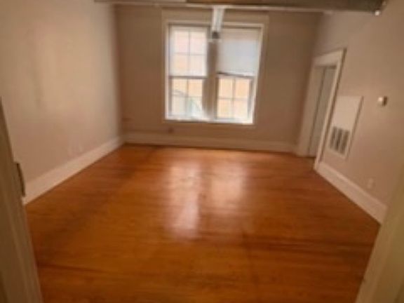 5th image of 133 S Garnett St #B