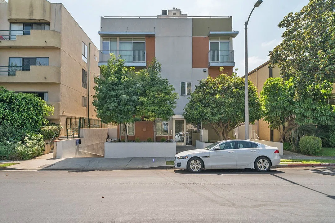 2 bed, 2.5 bath, 1200 sqft, $4,995 — Photo 1