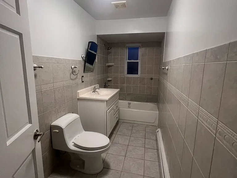 Daniel St — Photo 39