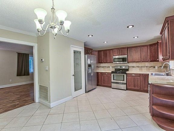 4th image of 2377 Gregory Dr