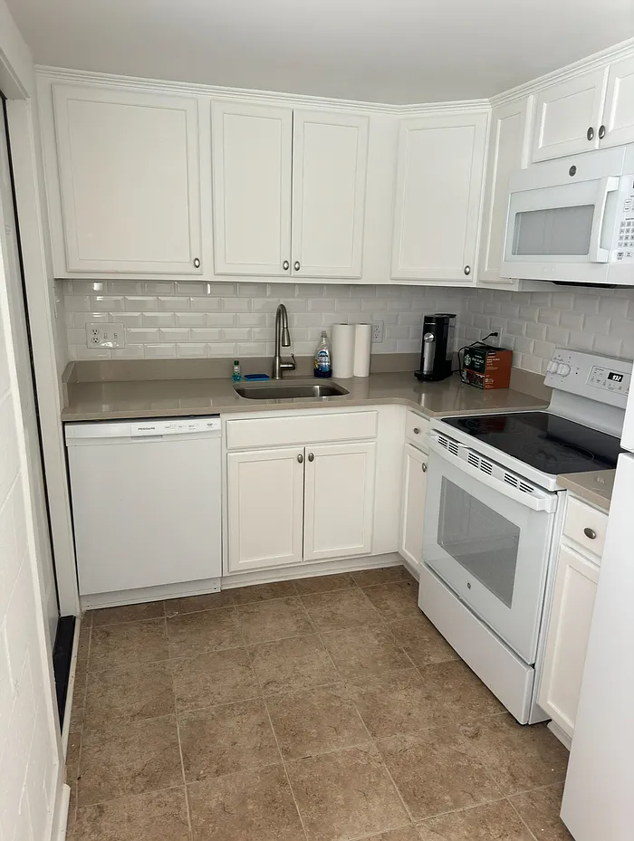 1 bed, 1.0 bath, $1,040 — Photo 4