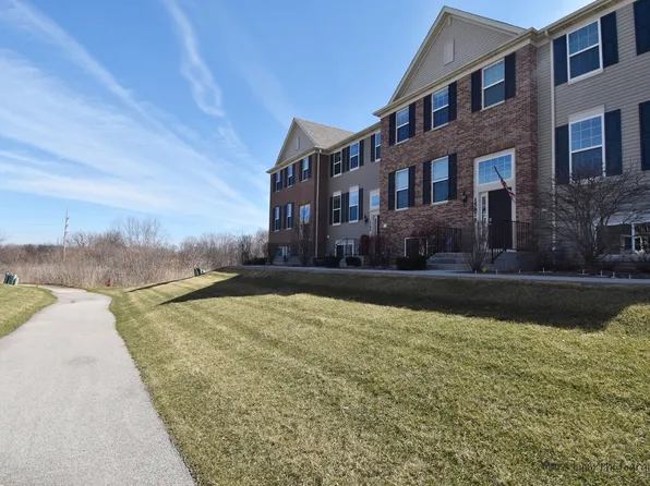 1587 Deer Pointe Dr #0, South Elgin, IL 60177