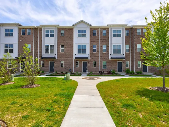 1078 Bogart St, Des Plaines, IL 60018