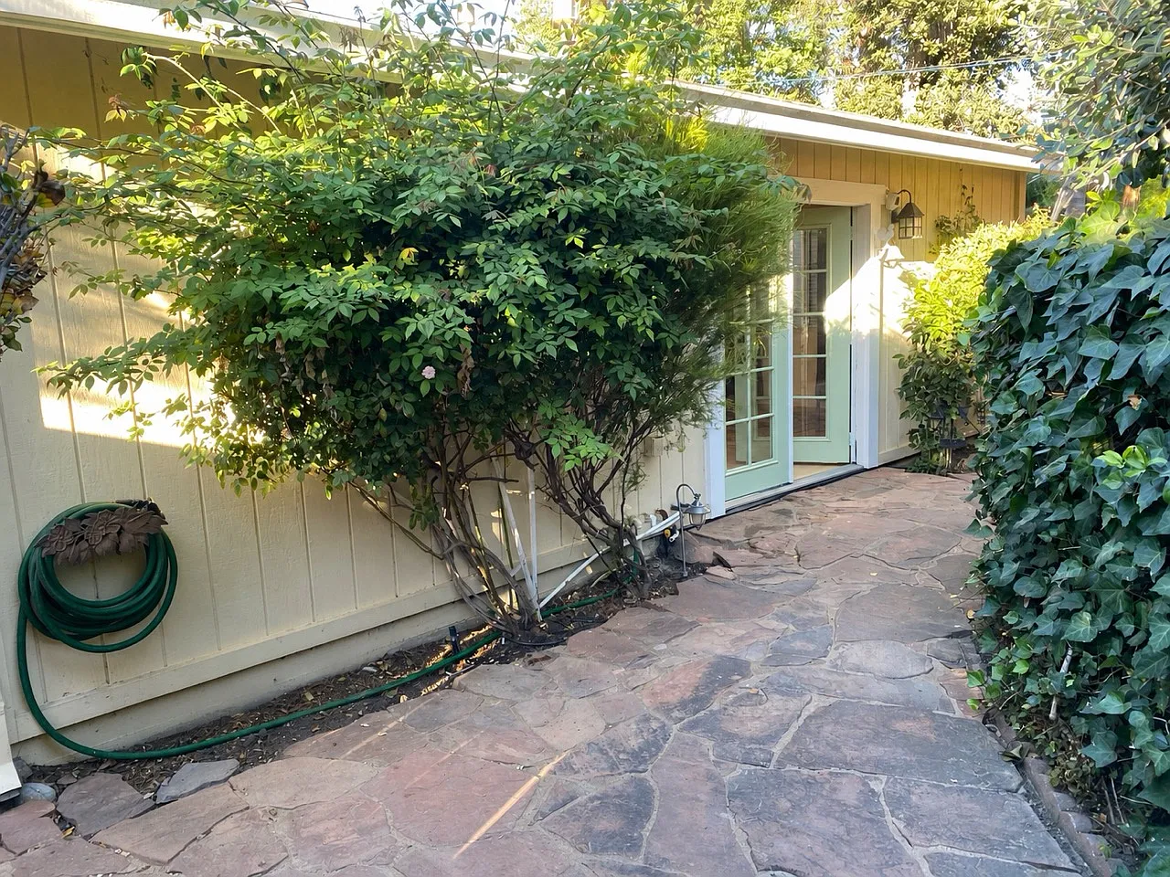 2 bed, 900 sqft, $3,995 — Photo 1