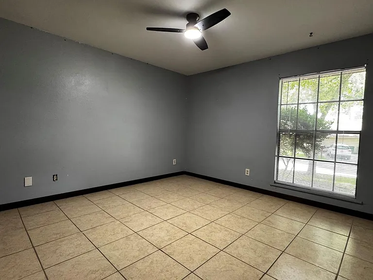 2506 Valley Dr — Photo 10