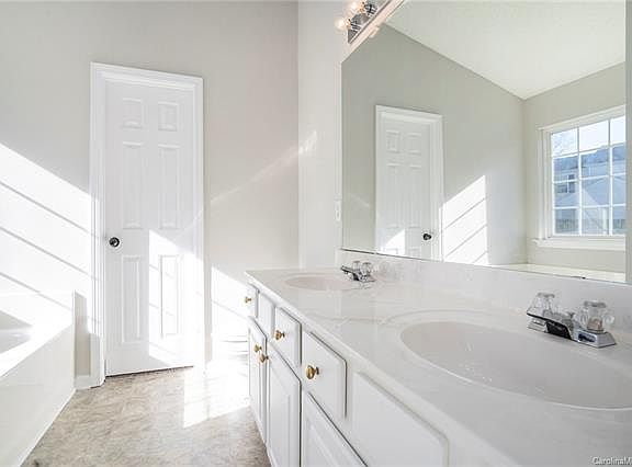4th image of 5902 Hidden Meadow Ln