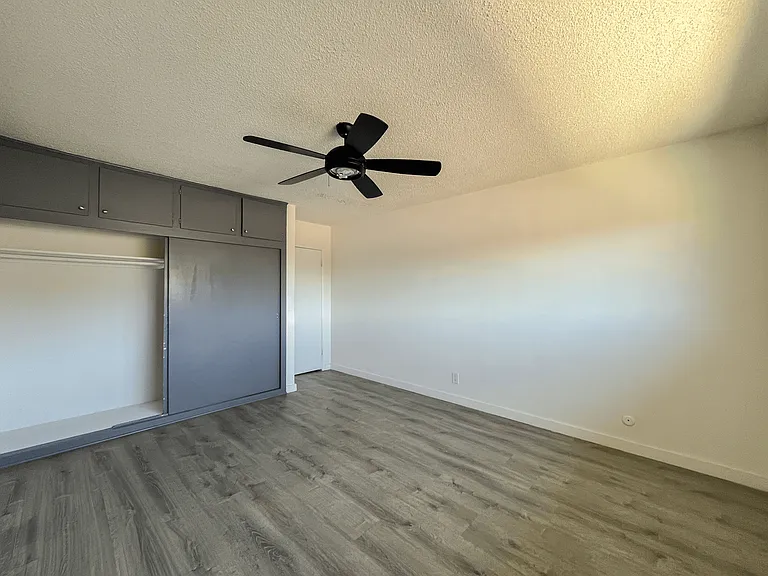 12128 Ramona Ave — Photo 47