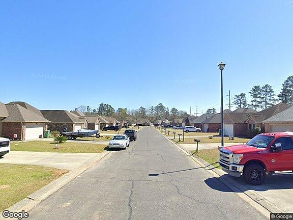 Exterior Neighborhood (street photo)