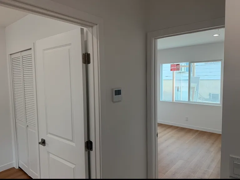 10230 Fernglen Ave #10232 — Photo 12