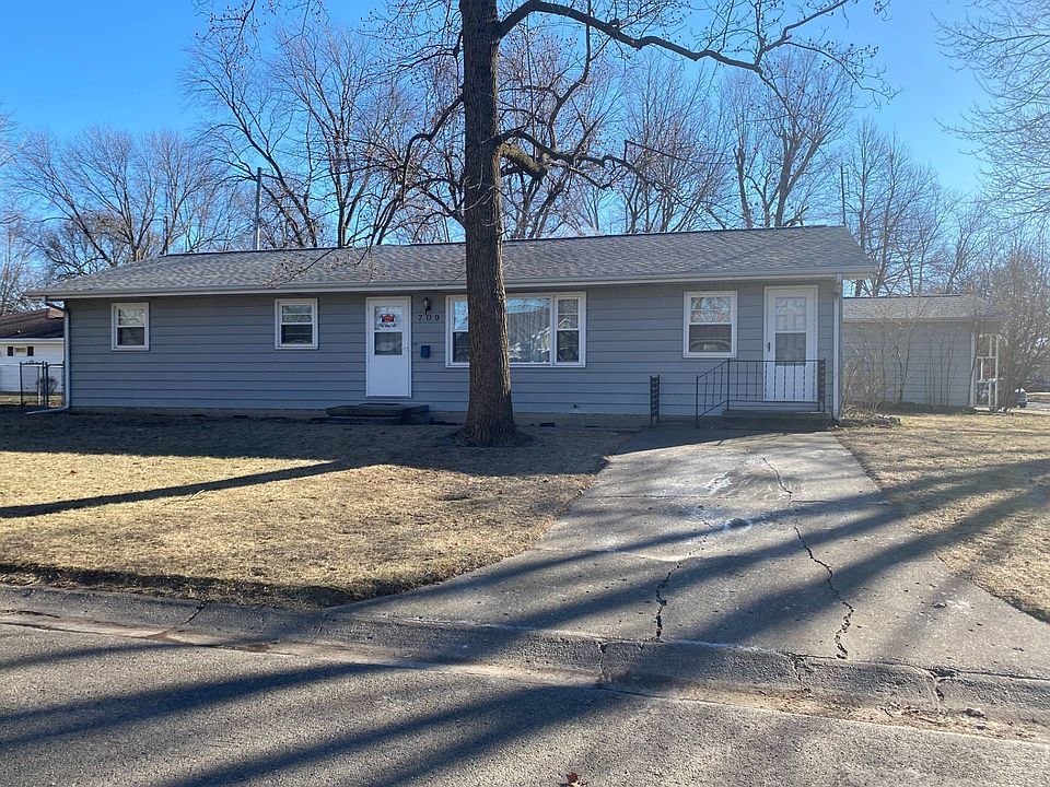 2nd image of 709 Lincoln Pl