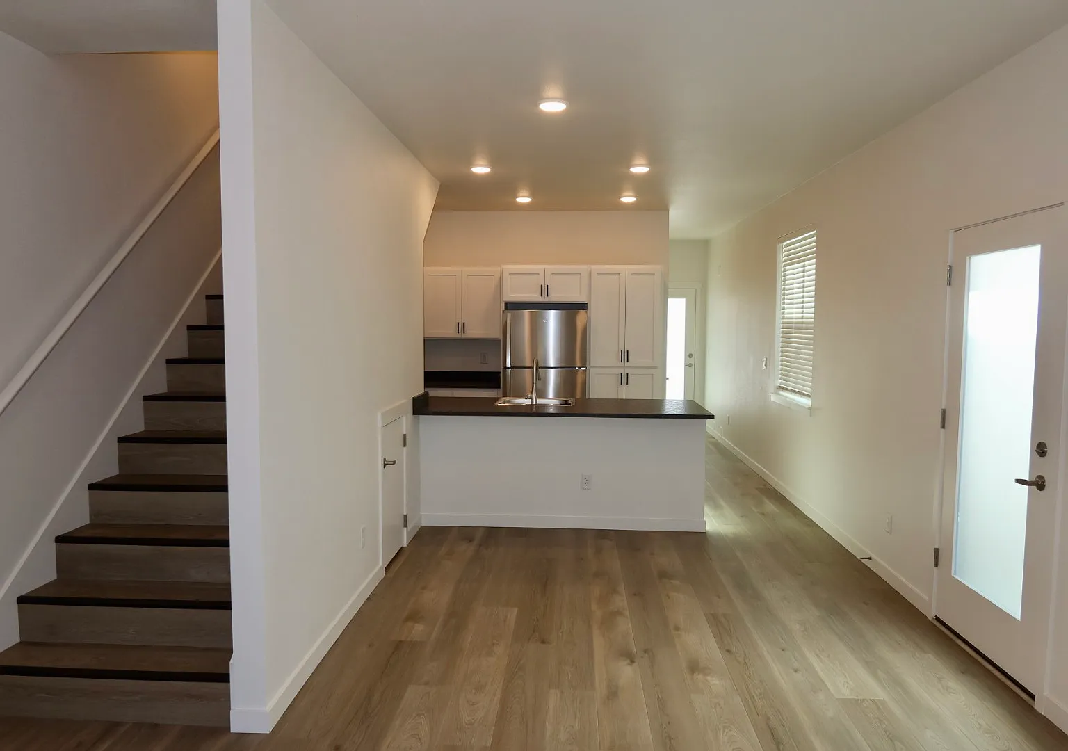 3 bed, 2.5 bath, 1460 sqft, $2,000 — Photo 2