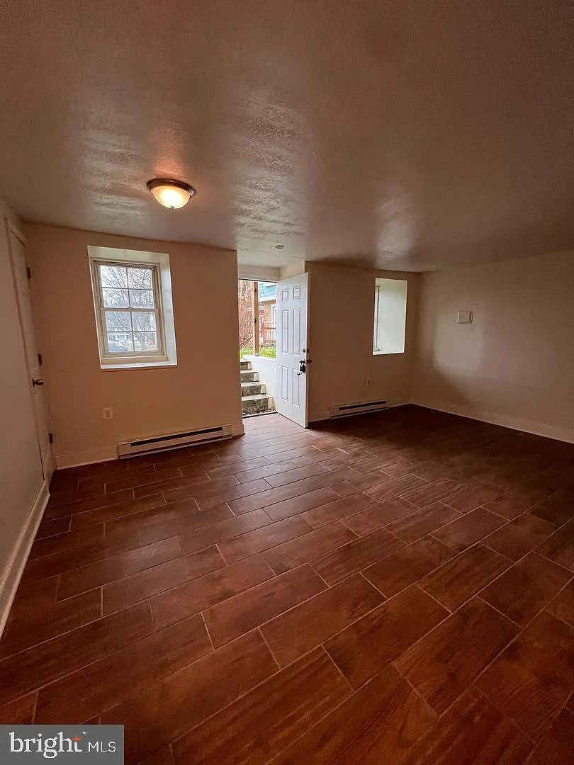 400 E Washington St — Photo 2
