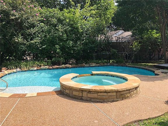 2nd image of 3039 Phyllis Ln
