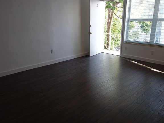 4th image of 1515 West Ave APT 8