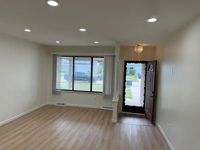 4741 Bloomfield Dr — Photo 6