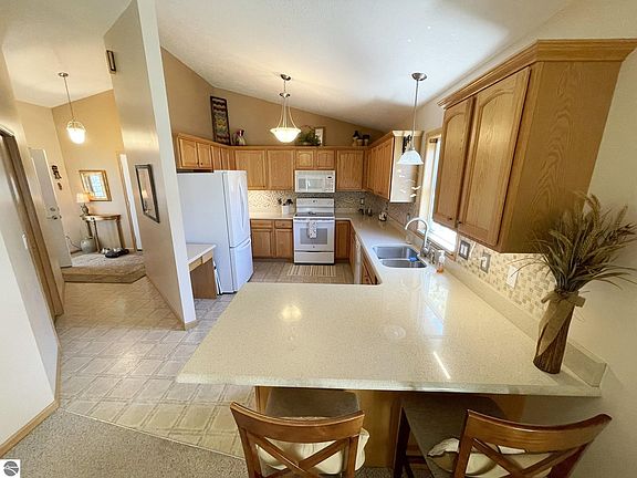 2nd image of 2103 Seaview Dr