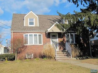 12 Hoffman St, South Hackensack, NJ 07606
