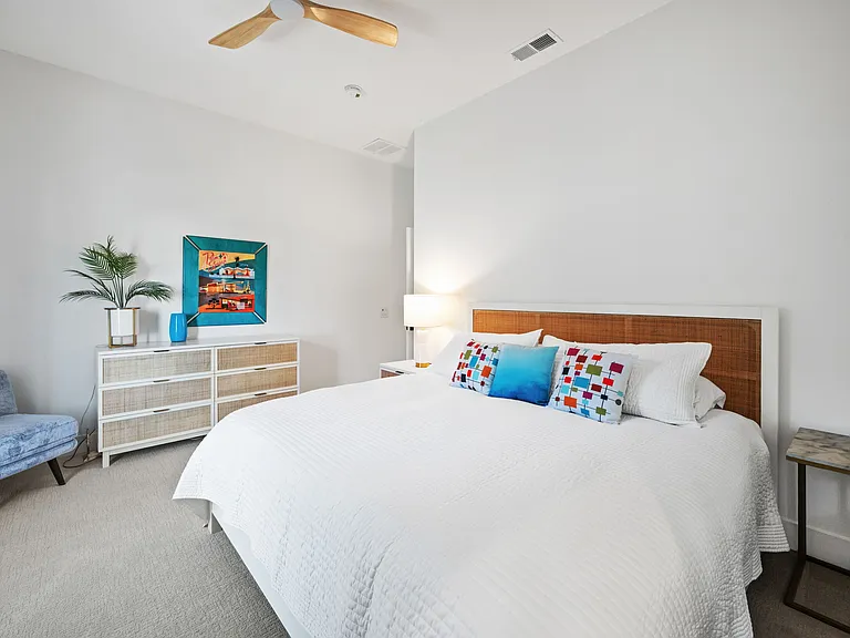 143 E Kavenish Dr — Photo 13