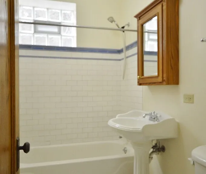2118 W Berteau Ave #2 — Photo 8