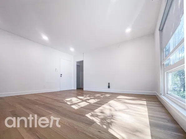 7948 Romaine St #V4, Los Angeles, CA 90046