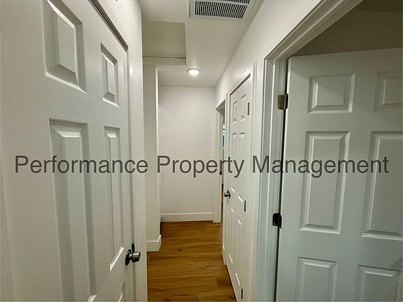 5th image of 3401 Squire Ln #B