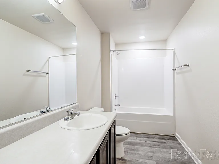 Foxhill Ridge Apartments — Photo 14