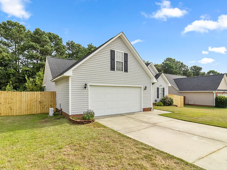 530 Sunpointe Dr — Photo 2