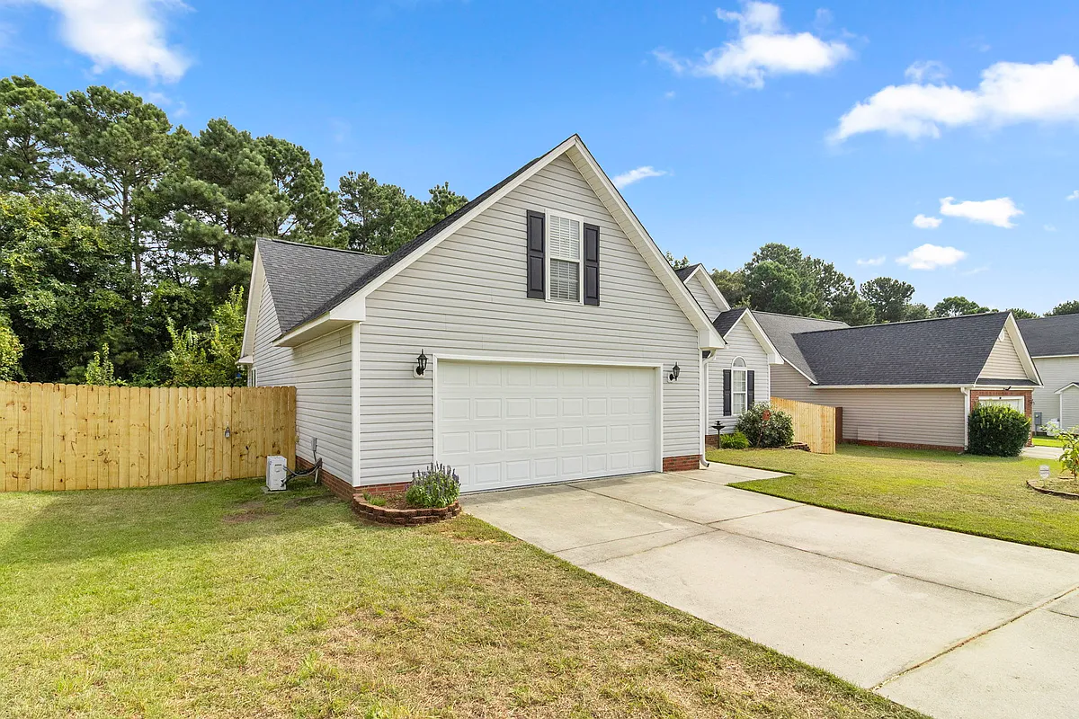 Building Photo - 530 Sunpointe Dr
