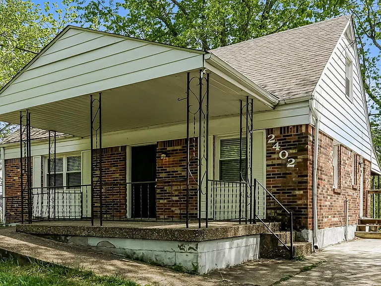 2402 Parliament Ct — Photo 6