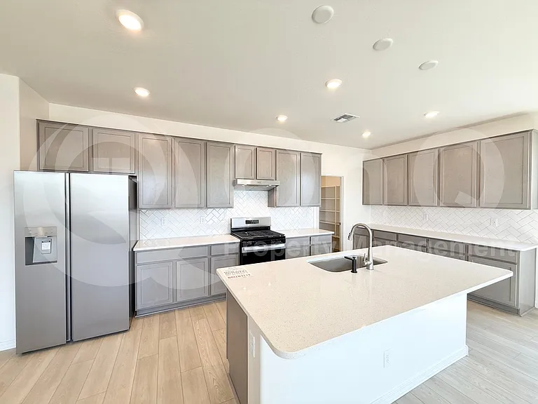 2980 E Augusta Ave — Photo 22