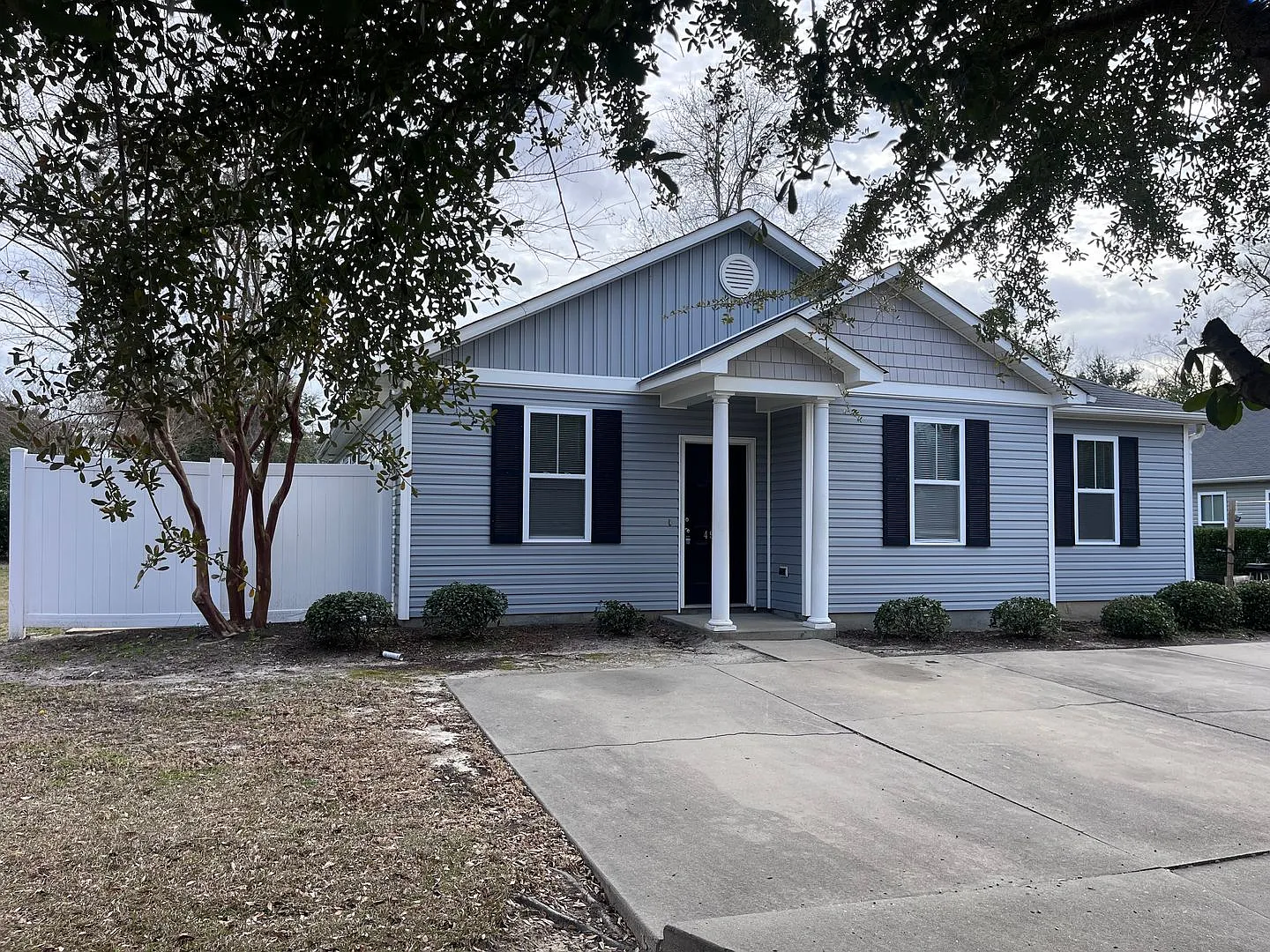 Maple Avenue near UNCW - 4 bed | 4 bath — Photo 1