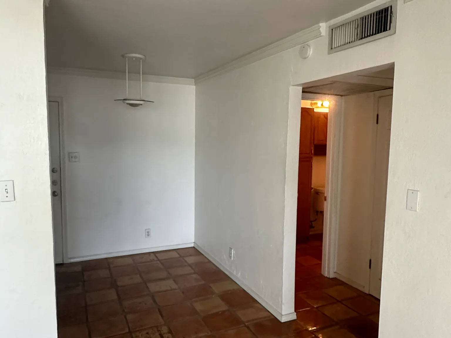 910 Duncan Ln — Photo 4