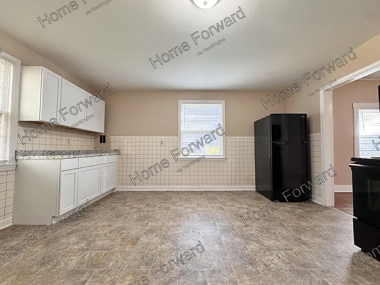 348 Davis Ct — Photo 16