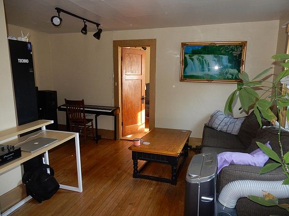 3rd image of 1822 N Arlington Pl APT C